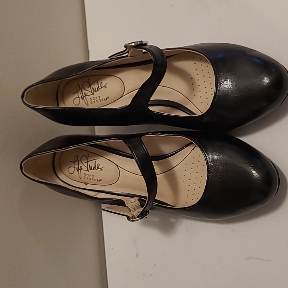 NEW Lifestride Black Mary-Jane Heels 7.5M